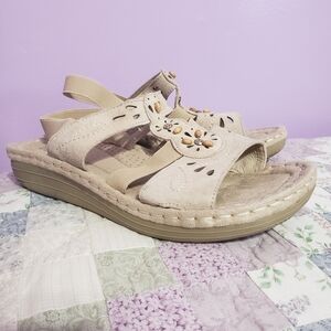 Women's 9.5 Tan Earth Spirit Sandals